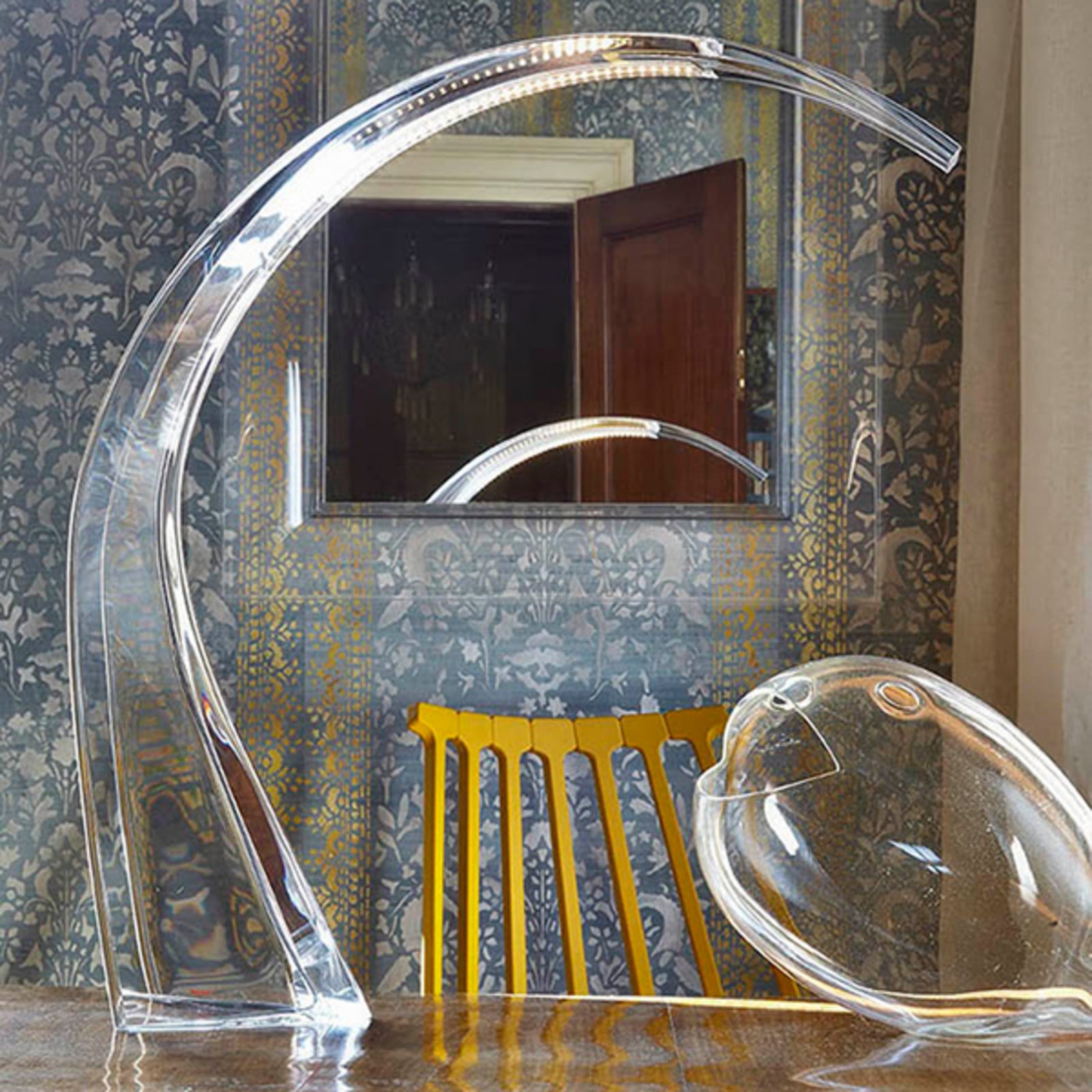 Kartell Taj LED-pöytävalaisin, kristalli