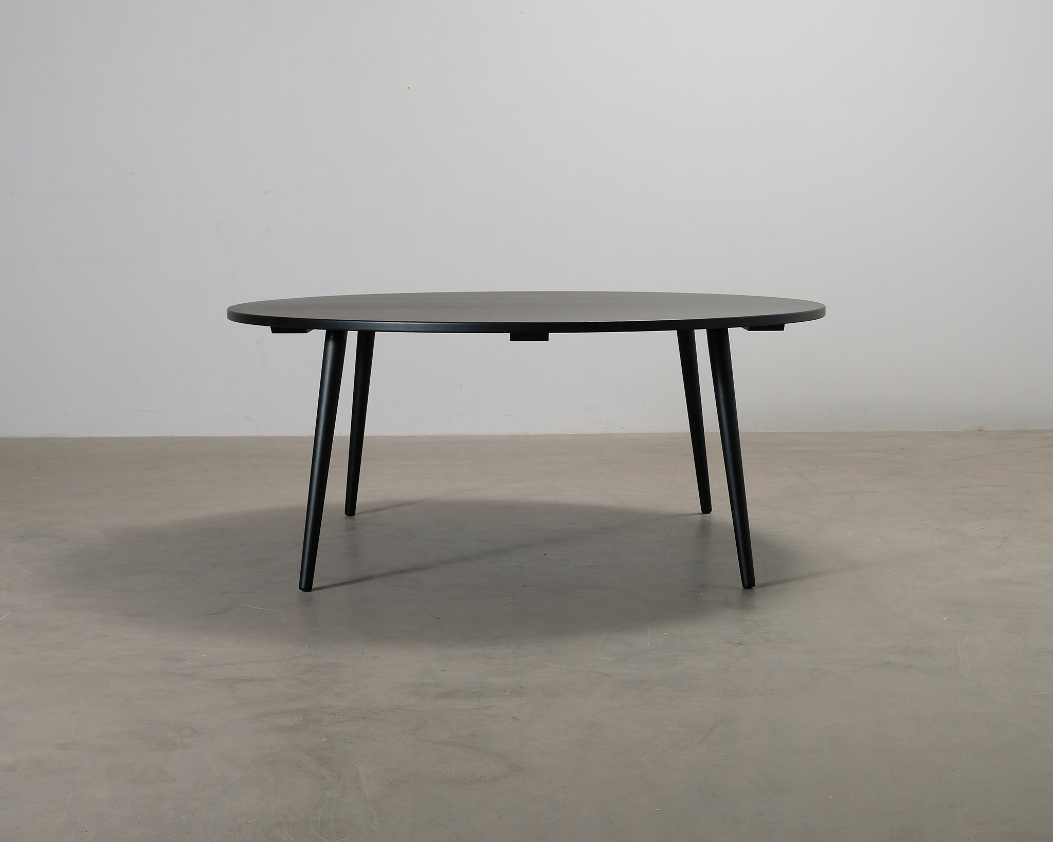 FeelDesign Tyra ruokapöytä ø 180 cm musta